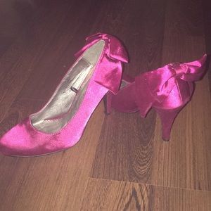 Raspberry Heels with bow